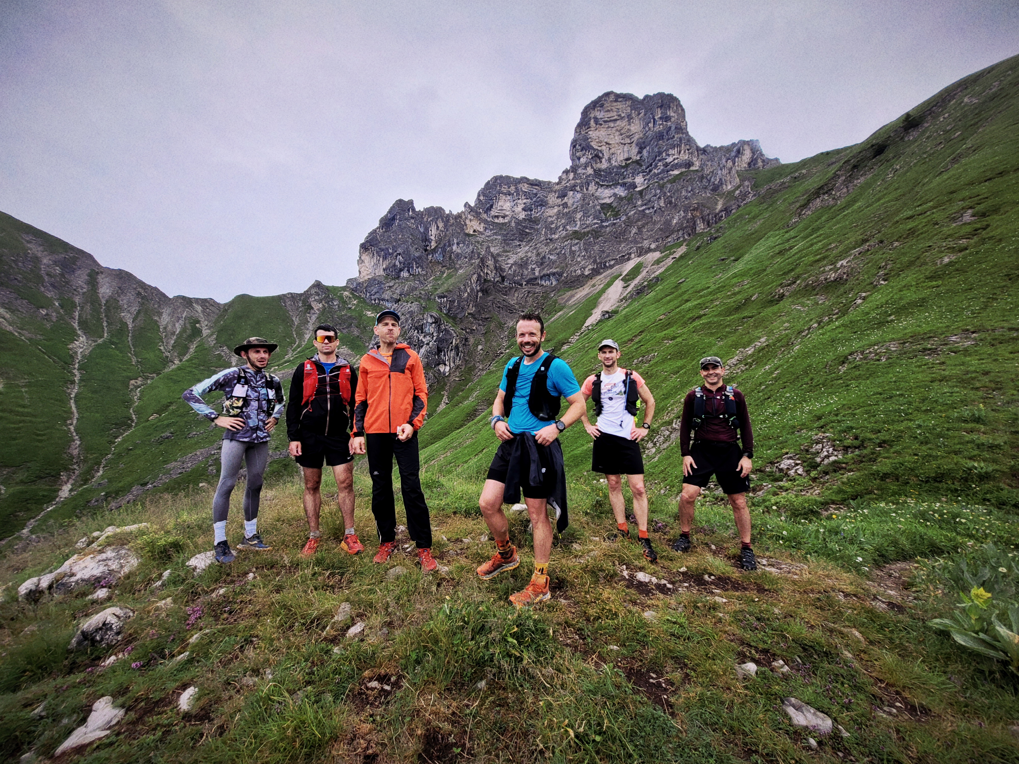 Stage trail in France Traversée Annecy Chamonix en 4 jour Photo de groupe trail Annecy Cham Trail in france